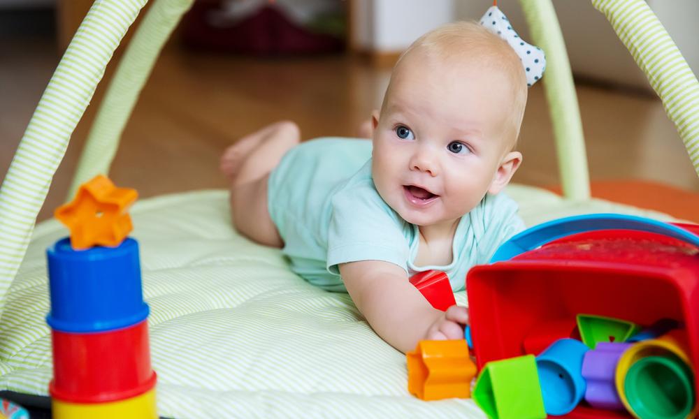 Distracted Baby or Full? – Help Baby Focus When Feeding